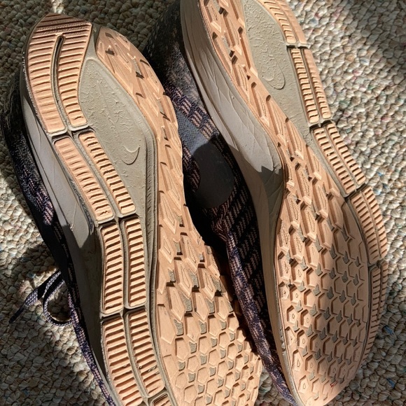 Used Nike running shoes - Picture 3 of 4